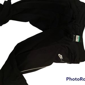 - Nike women's joggers NWT sz xl